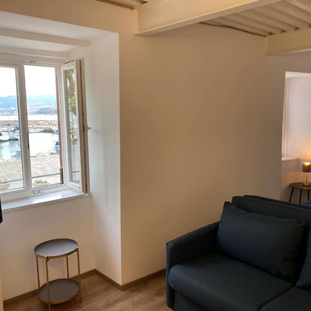 Al Fronte Mare Suites Apartments Múggia Екстериор снимка