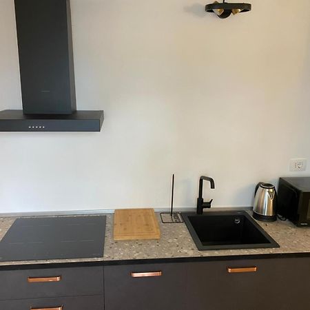 Al Fronte Mare Suites Apartments Múggia Екстериор снимка