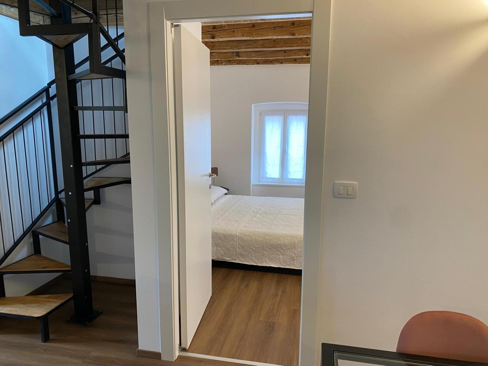 Al Fronte Mare Suites Apartments Múggia Екстериор снимка