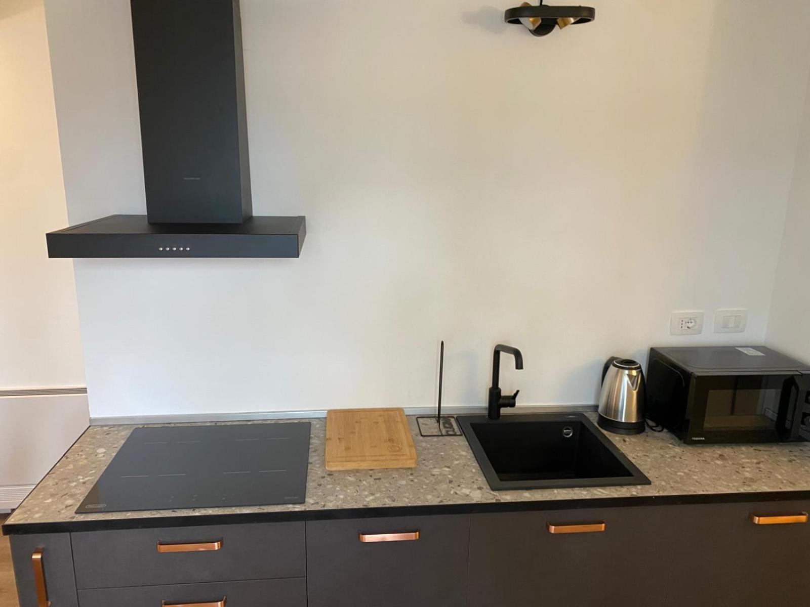 Al Fronte Mare Suites Apartments Múggia Екстериор снимка