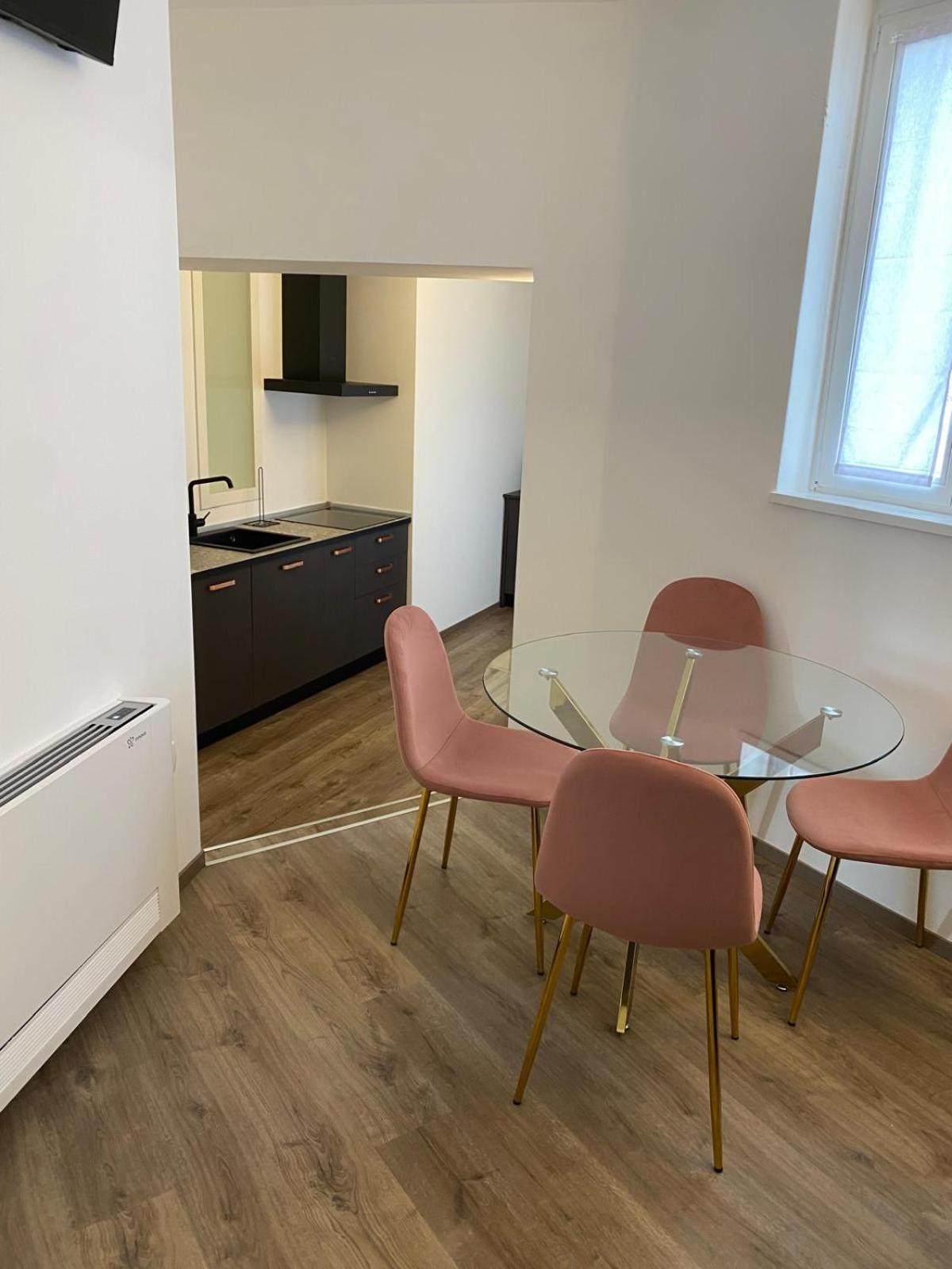 Al Fronte Mare Suites Apartments Múggia Екстериор снимка