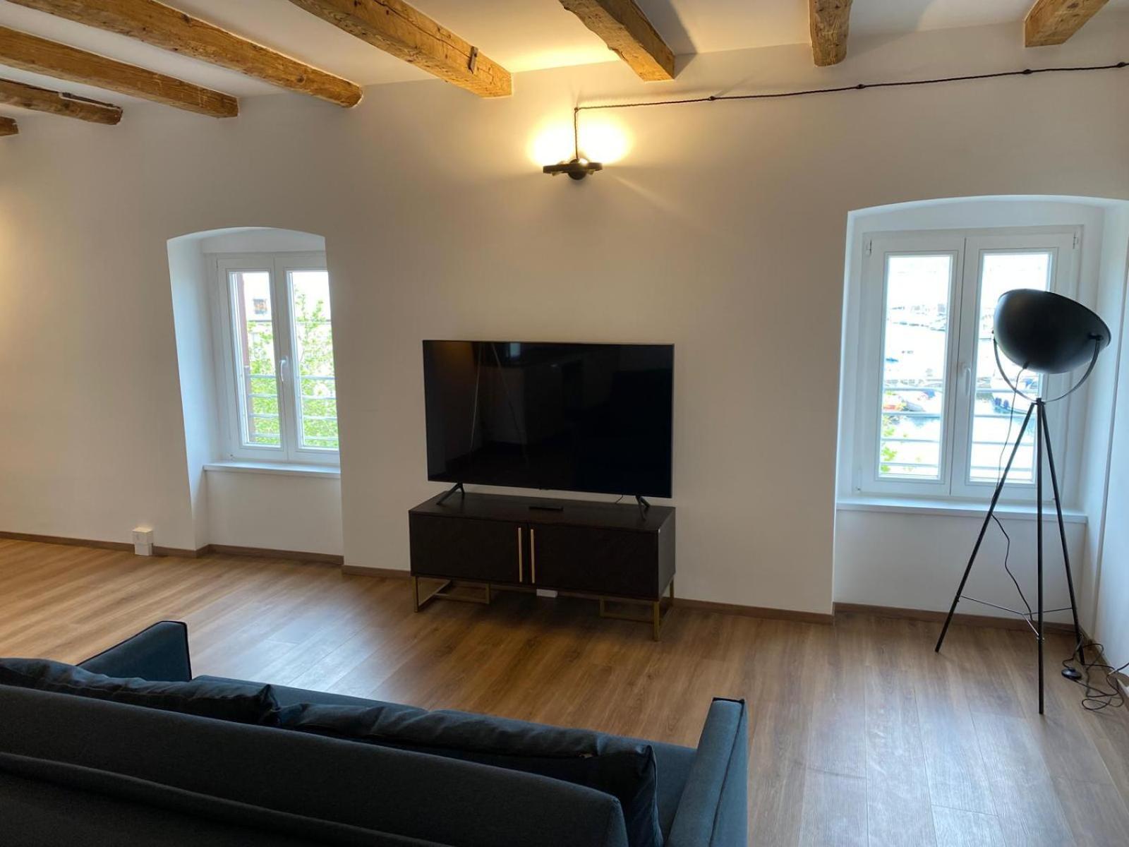 Al Fronte Mare Suites Apartments Múggia Екстериор снимка
