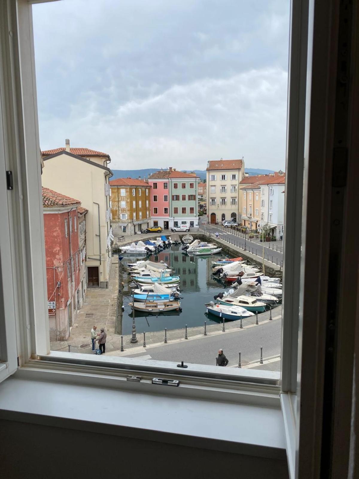 Al Fronte Mare Suites Apartments Múggia Екстериор снимка