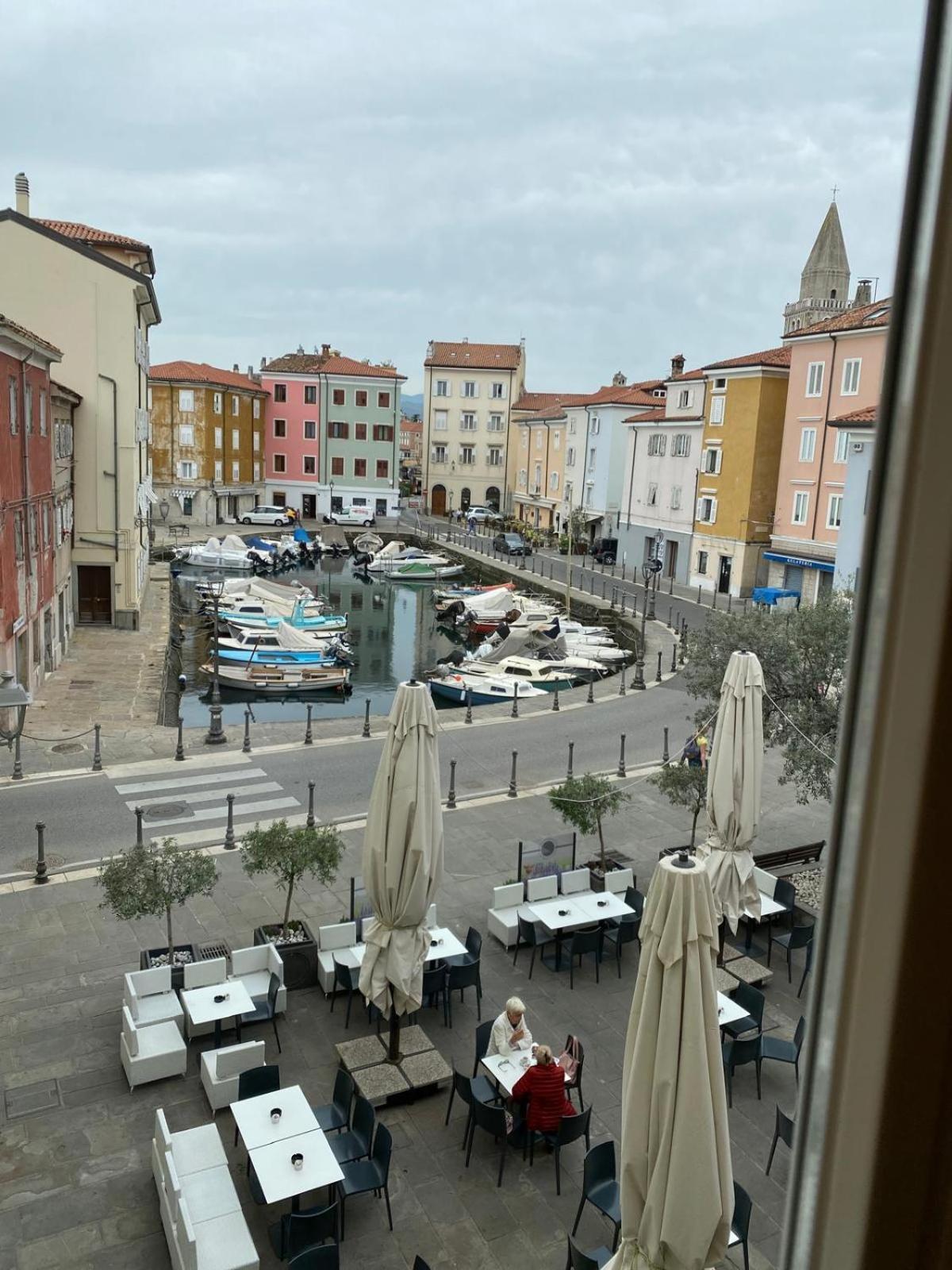 Al Fronte Mare Suites Apartments Múggia Екстериор снимка